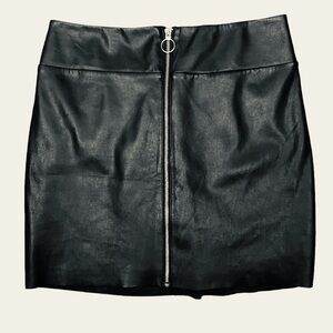 NEW* EXPRESS (MINUS THE) LEATHER O-RING ZIP FRONT MINI SKIRT | 8 | Pitch Black